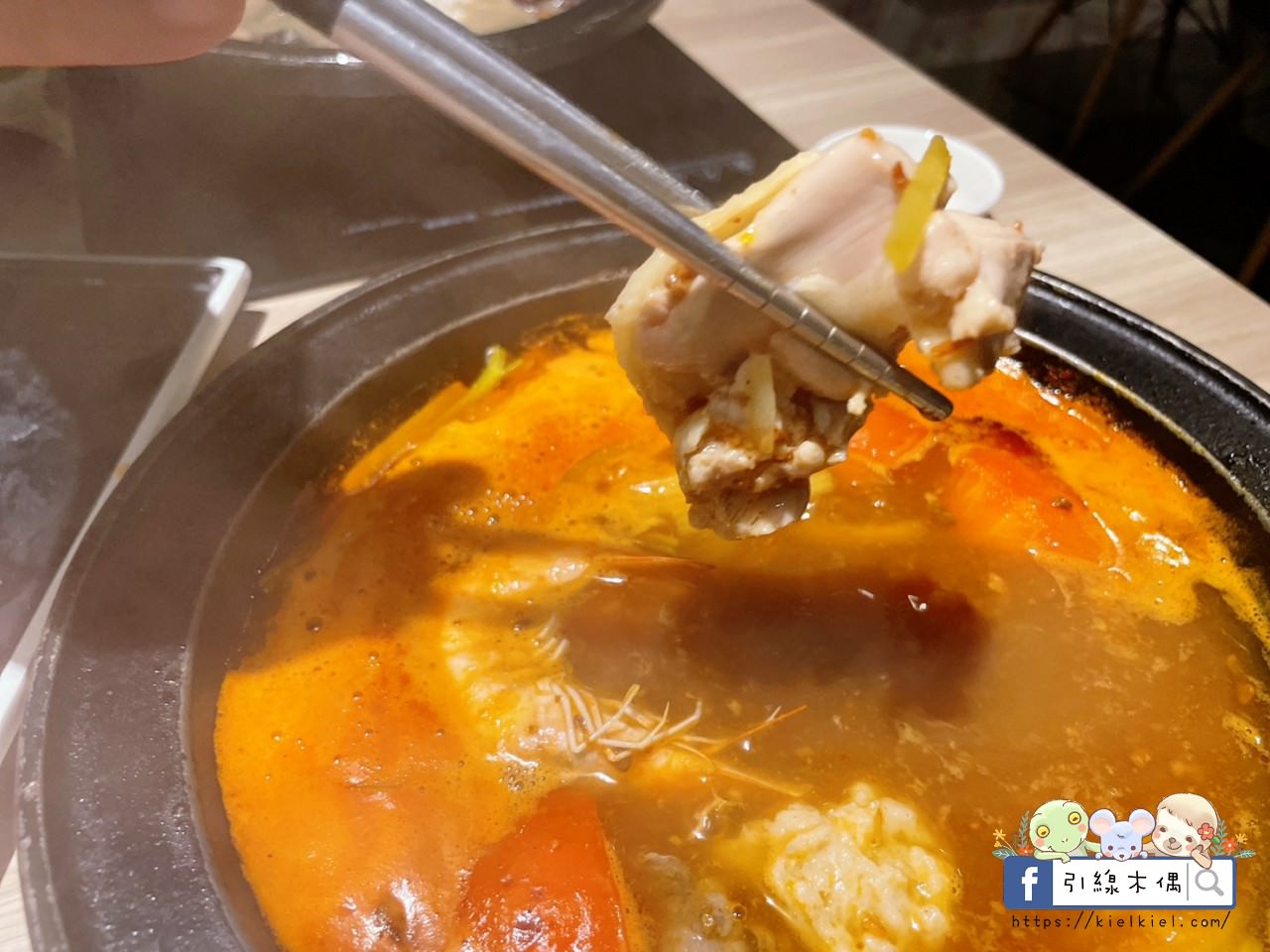【嘉義美食】狂一鍋 嘉義博愛店-你的狂傲有理由,台灣小吃變火鍋,火焰之舞燒酒烏骨雞。蔬菜吧盡情吃,自助吧飲料麵食白飯霜淇淋。1 - 第57張圖 【嘉義美食】狂一鍋 嘉義博愛店-你的狂傲有理由,台灣小吃變火鍋,火焰之舞燒酒烏骨雞。蔬菜吧盡情吃,自助吧飲料麵食白飯霜淇淋。1