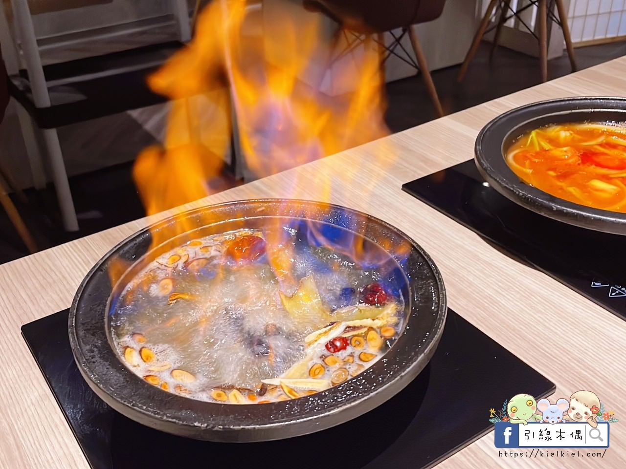 【嘉義美食】狂一鍋 嘉義博愛店-你的狂傲有理由,台灣小吃變火鍋,火焰之舞燒酒烏骨雞。蔬菜吧盡情吃,自助吧飲料麵食白飯霜淇淋。1 - 第44張圖 【嘉義美食】狂一鍋 嘉義博愛店-你的狂傲有理由,台灣小吃變火鍋,火焰之舞燒酒烏骨雞。蔬菜吧盡情吃,自助吧飲料麵食白飯霜淇淋。1