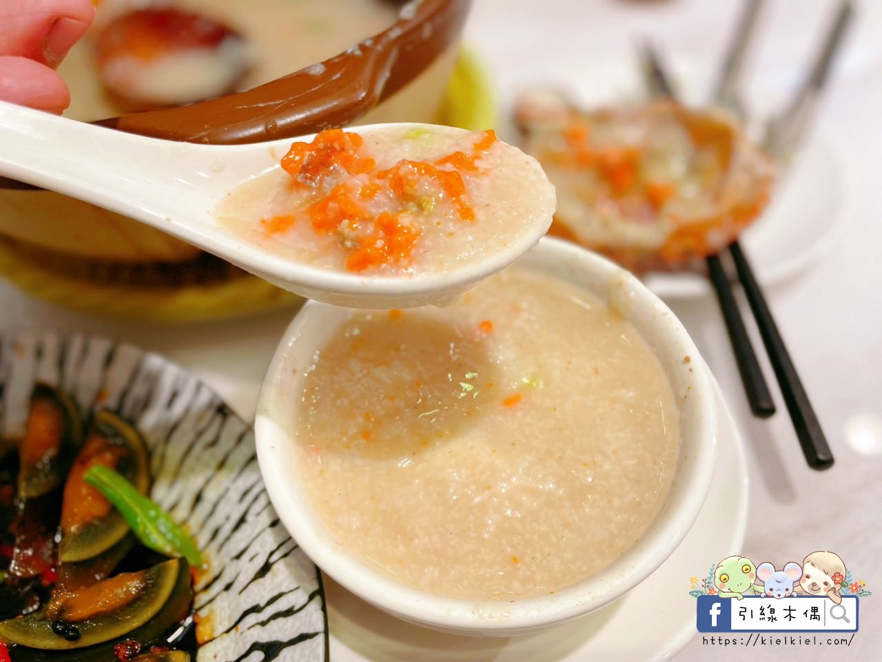【嘉義美食】六上米砂鍋粥-深夜煨粥解酒暖，秘藏堅果醬入粥，紅蟳蟹膏飽豔鮮，綿密品嚐粥食柔。1