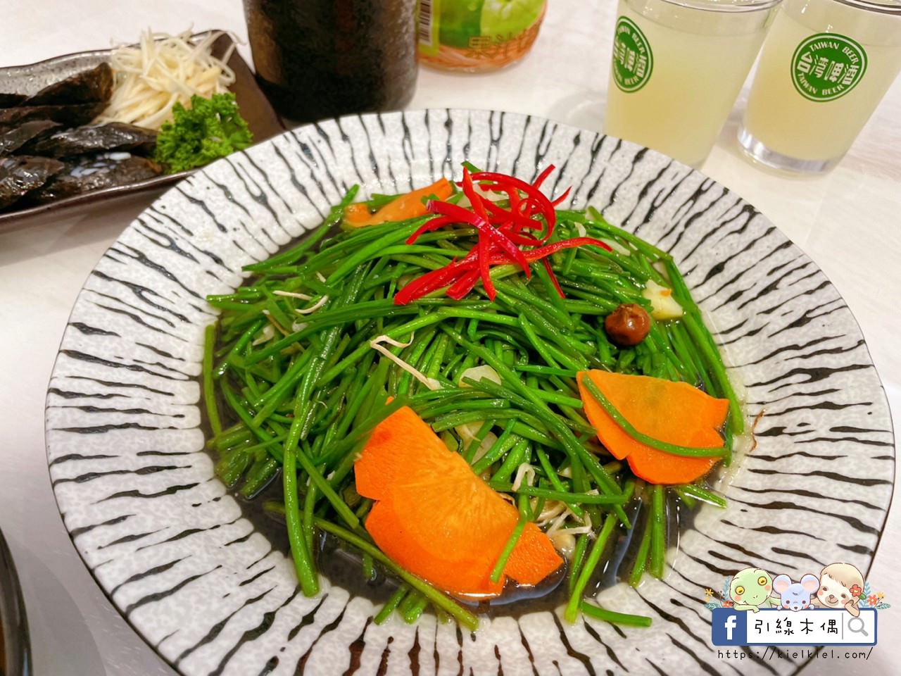 【嘉義美食】六上米砂鍋粥-深夜煨粥解酒暖，秘藏堅果醬入粥，紅蟳蟹膏飽豔鮮，綿密品嚐粥食柔。1