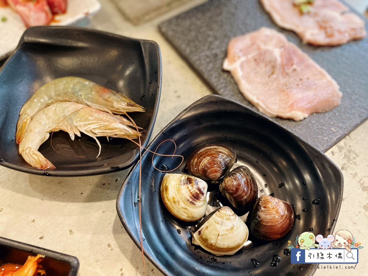 【嘉義美食】野赤燒肉吃到飽-500元起爽吃肉滿酒酣飽時光，炭火原肉現切香，海陸食材豐富全，飲料冰淇淋暢無限，QR點餐機器人科技送。