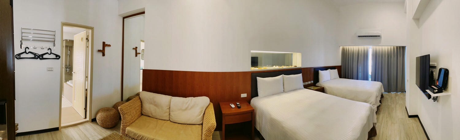 【墾丁住宿】樂逸行旅南灣館-漫步純白海景別墅，2分鐘到南灣的優雅回憶。專屬停車場大浴缸，附早餐及冰涼汽水