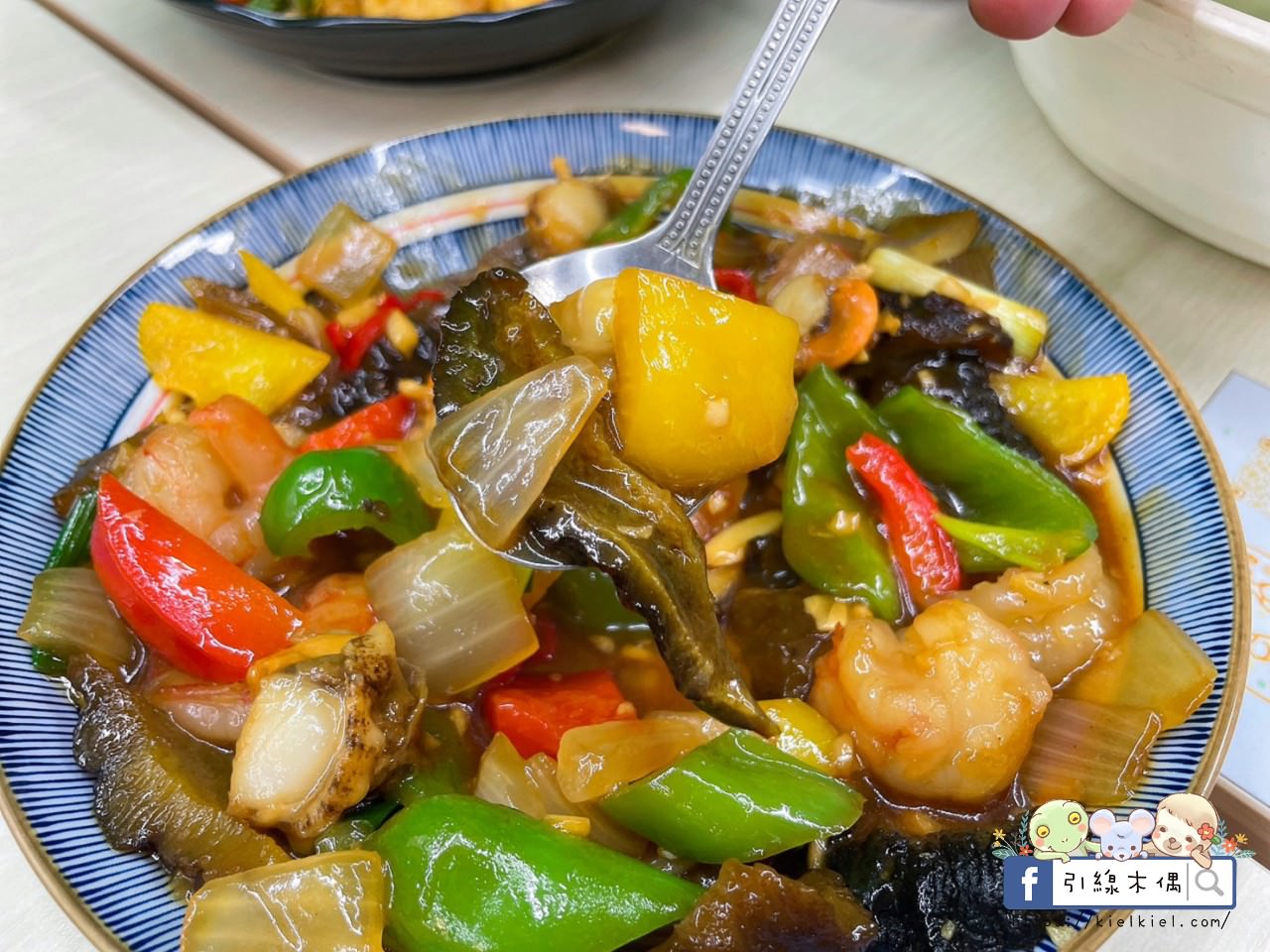 【嘉義美食】樂亞小食光-東石漁人碼頭必吃！爆滿鮮蚵滷肉飯百元吃，免費冰淇淋冰棒，全台首創珍珠鮮蚵，大盤直送極致品質烤蚵，冷氣舒適環境，親子友善寵物友善無障礙。