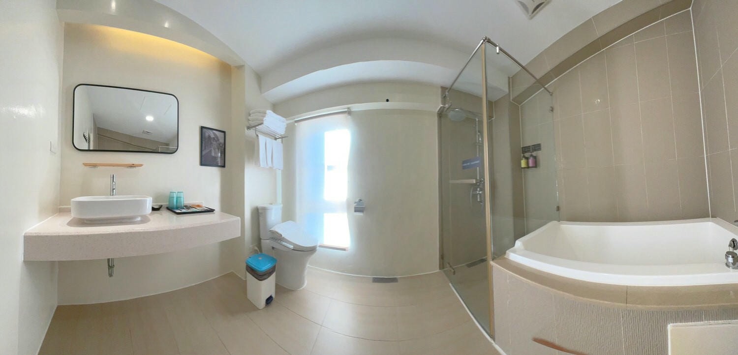 【墾丁住宿】樂逸行旅南灣館-漫步純白海景別墅，2分鐘到南灣的優雅回憶。專屬停車場大浴缸，附早餐及冰涼汽水
