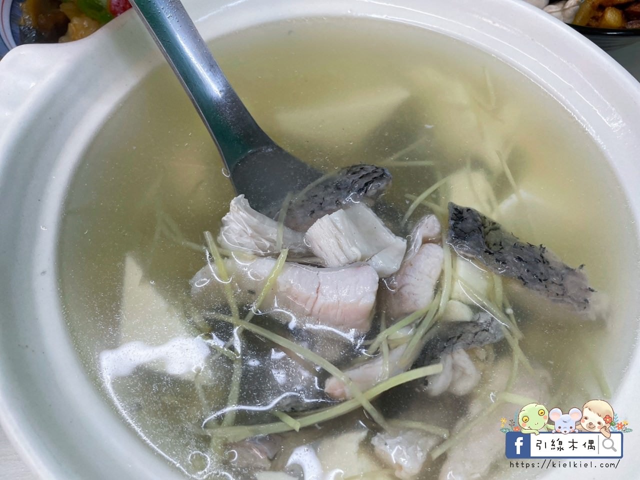 【嘉義美食】樂亞小食光-東石漁人碼頭必吃！爆滿鮮蚵滷肉飯百元吃，免費冰淇淋冰棒，全台首創珍珠鮮蚵，大盤直送極致品質烤蚵，冷氣舒適環境，親子友善寵物友善無障礙。