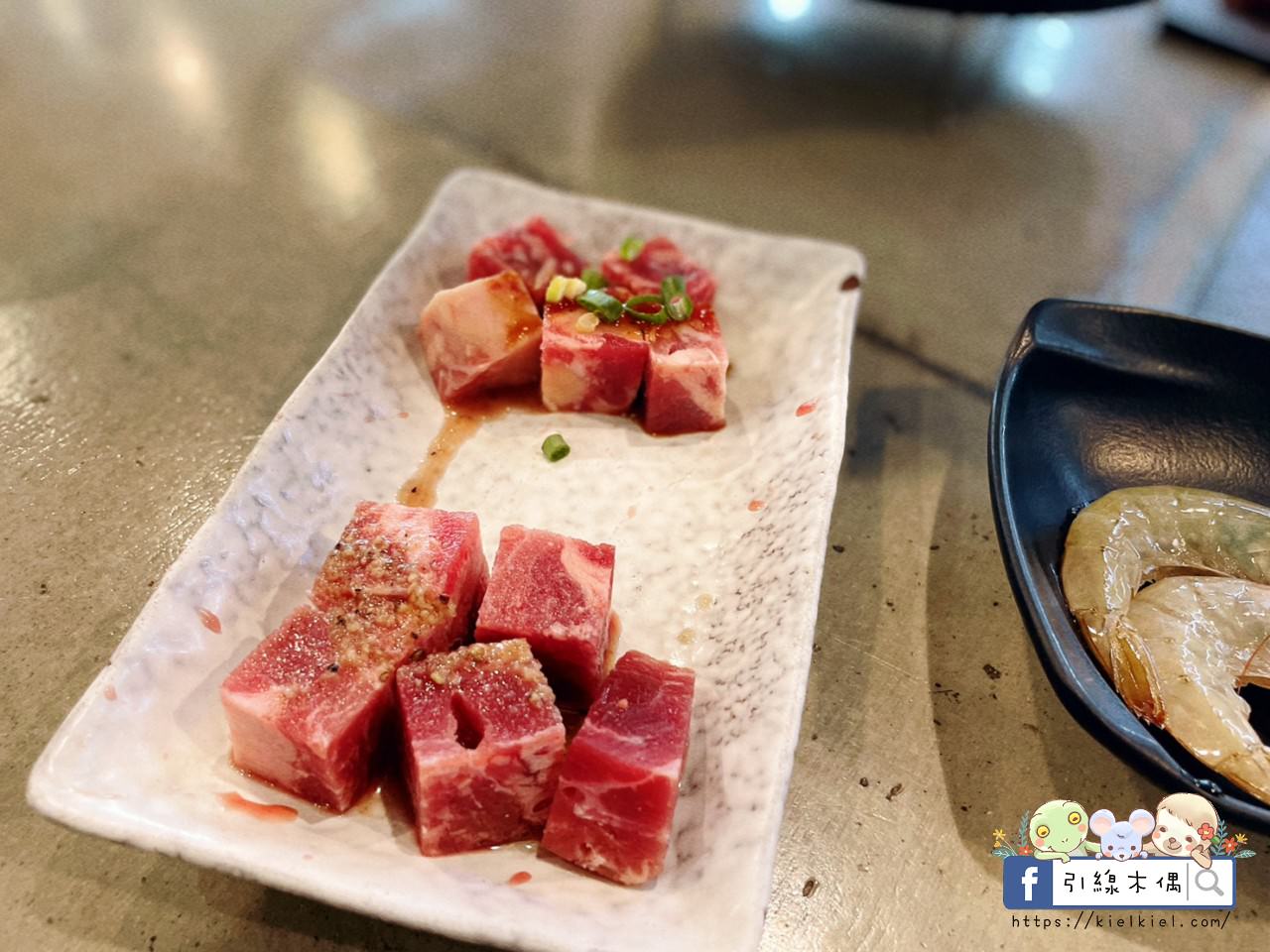 【嘉義美食】野赤燒肉吃到飽-500元起爽吃肉滿酒酣飽時光，炭火原肉現切香，海陸食材豐富全，飲料冰淇淋暢無限，QR點餐機器人科技送。