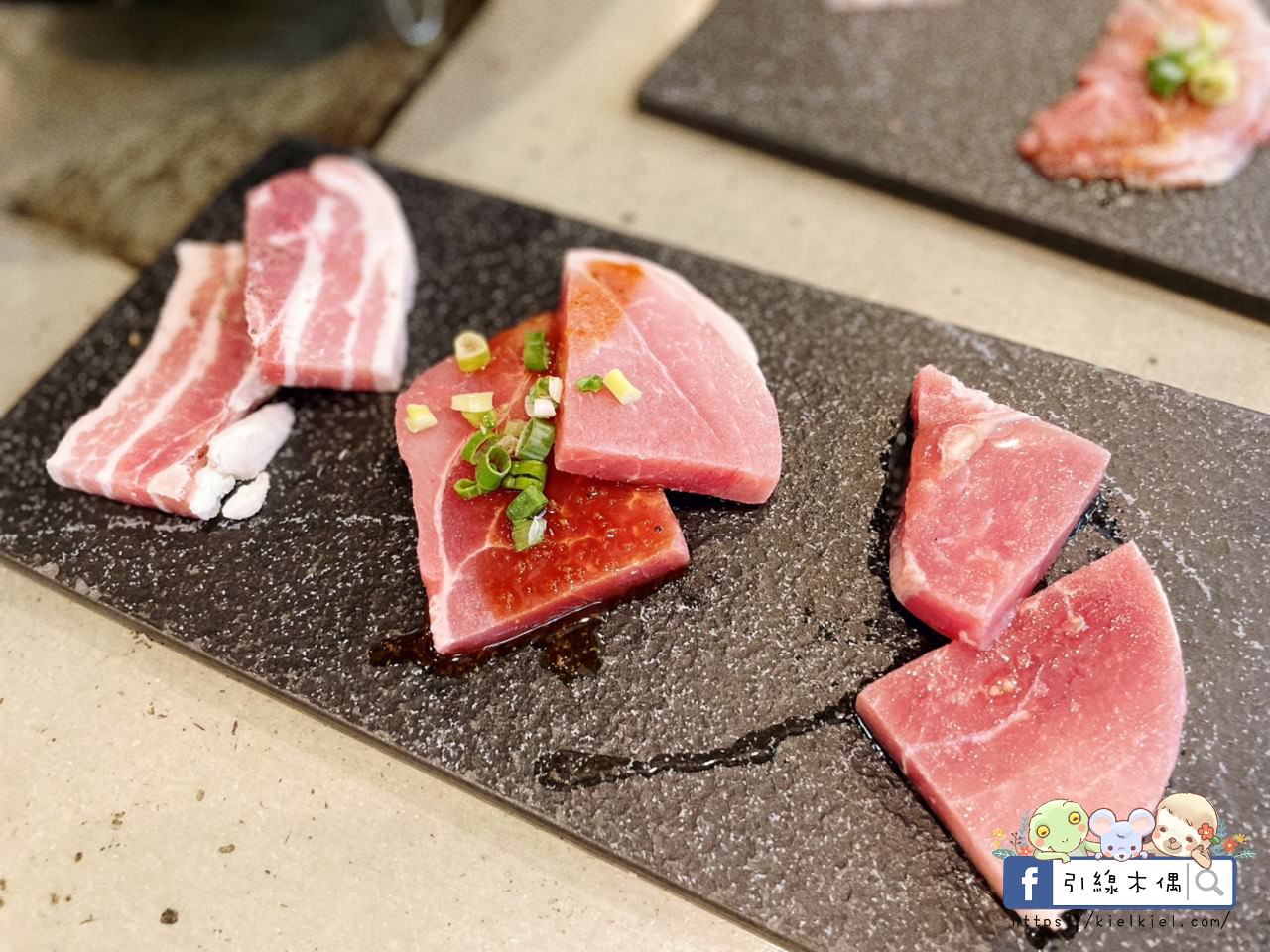 【嘉義美食】野赤燒肉吃到飽-500元起爽吃肉滿酒酣飽時光，炭火原肉現切香，海陸食材豐富全，飲料冰淇淋暢無限，QR點餐機器人科技送。