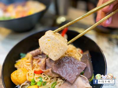 【嘉義美食】毅愘萊鍋燒-轟炸摩天輪轉轉愛，10幾種創意湯頭，麻奶鍋燒好嘴饞，百元有找的超CP價。嘉義IN89美食、文化夜市美食。