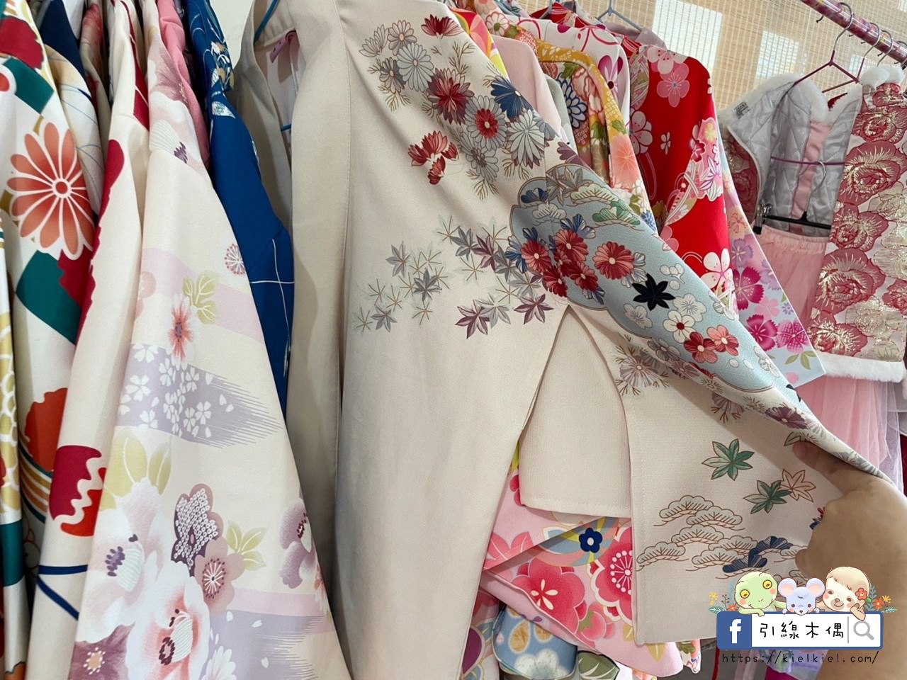 【彰化鹿港景點】塩太郎的家鹿港店-變身穿越古今吧！漢服浴衣漫遊鹿港老街，多種配件華麗戴，還有鬼滅跟恐龍裝。1