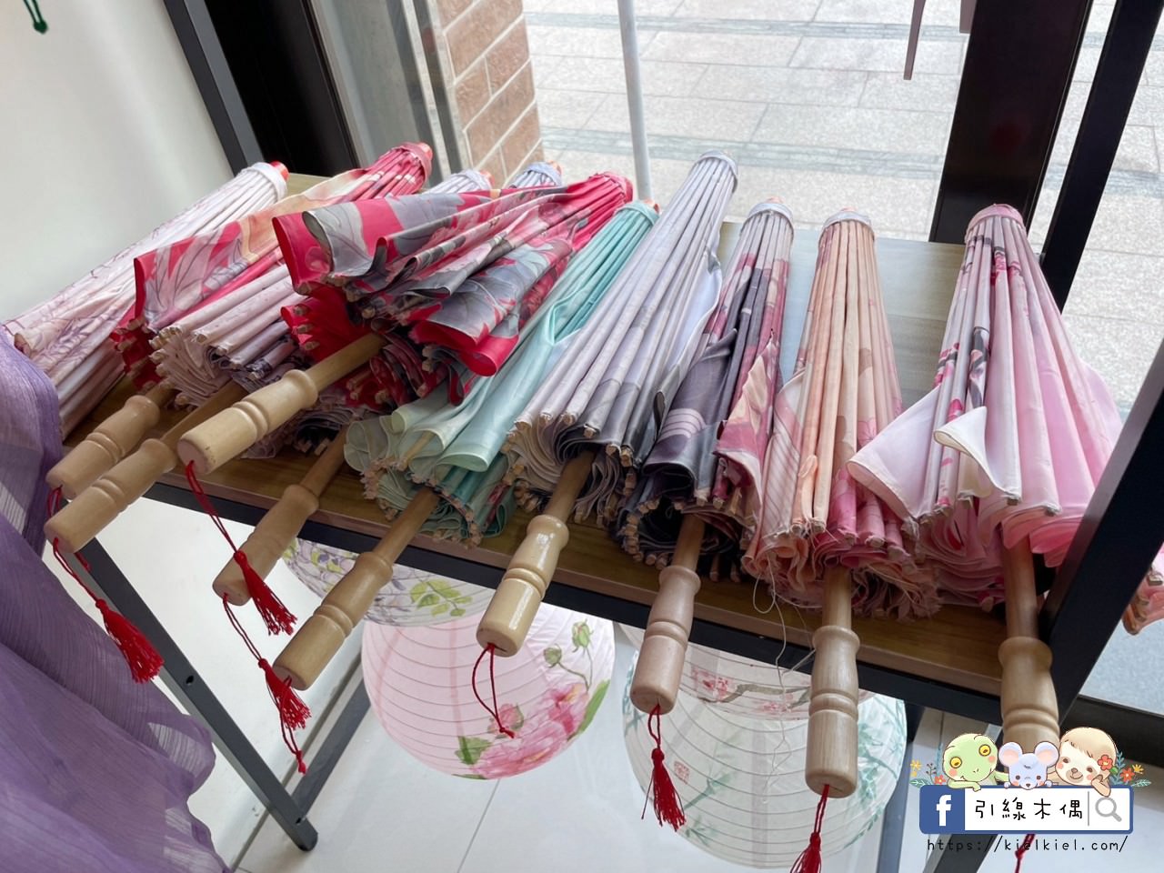 【彰化鹿港景點】塩太郎的家鹿港店-變身穿越古今吧！漢服浴衣漫遊鹿港老街，多種配件華麗戴，還有鬼滅跟恐龍裝。1