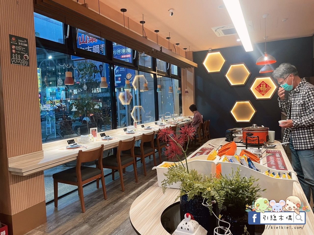 【嘉義美食】橘子火鍋嘉義店-麻辣到你心坎,濃郁牛奶鴛鴦纏,任何湯底不加價,自助吧吃到飽,飲料小菜冰淇淋甜點多,寬敞空間與包廂。南部最強麻辣火鍋。 - 第7張圖 【嘉義美食】橘子火鍋嘉義店-麻辣到你心坎,濃郁牛奶鴛鴦纏,任何湯底不加價,自助吧吃到飽,飲料小菜冰淇淋甜點多,寬敞空間與包廂。南部最強麻辣火鍋。