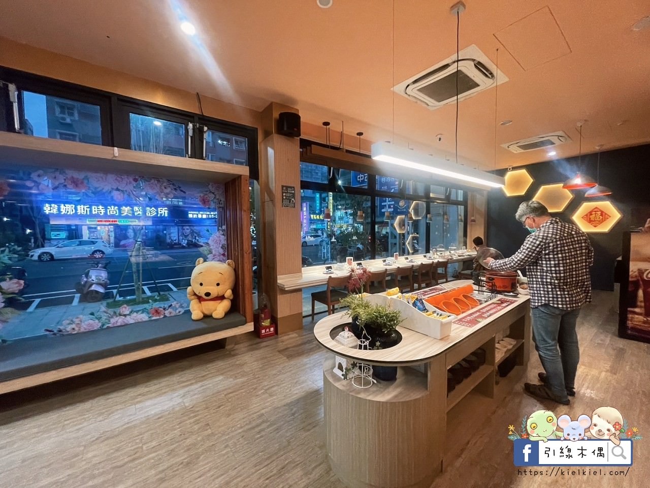 【嘉義美食】橘子火鍋嘉義店-麻辣到你心坎,濃郁牛奶鴛鴦纏,任何湯底不加價,自助吧吃到飽,飲料小菜冰淇淋甜點多,寬敞空間與包廂。南部最強麻辣火鍋。 - 第14張圖 【嘉義美食】橘子火鍋嘉義店-麻辣到你心坎,濃郁牛奶鴛鴦纏,任何湯底不加價,自助吧吃到飽,飲料小菜冰淇淋甜點多,寬敞空間與包廂。南部最強麻辣火鍋。