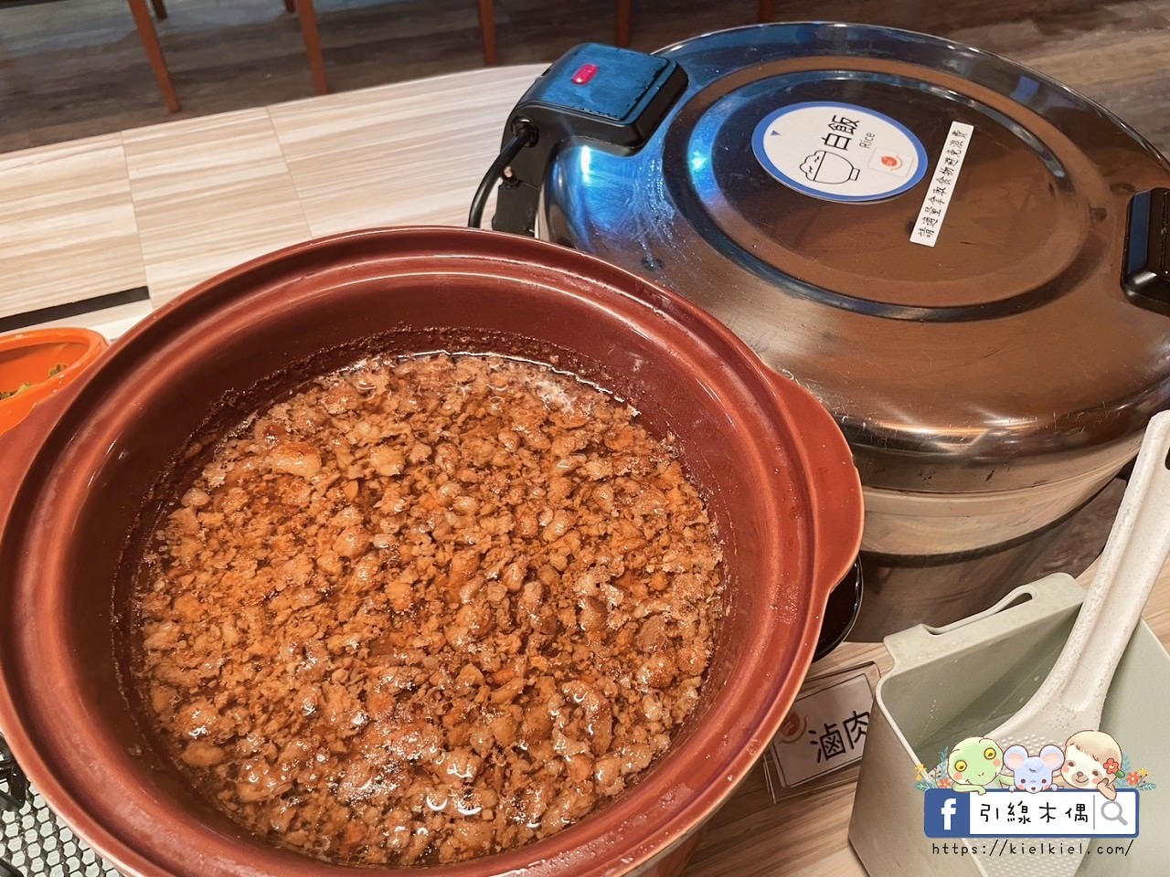 【嘉義美食】橘子火鍋嘉義店-麻辣到你心坎,濃郁牛奶鴛鴦纏,任何湯底不加價,自助吧吃到飽,飲料小菜冰淇淋甜點多,寬敞空間與包廂。南部最強麻辣火鍋。 - 第19張圖 【嘉義美食】橘子火鍋嘉義店-麻辣到你心坎,濃郁牛奶鴛鴦纏,任何湯底不加價,自助吧吃到飽,飲料小菜冰淇淋甜點多,寬敞空間與包廂。南部最強麻辣火鍋。