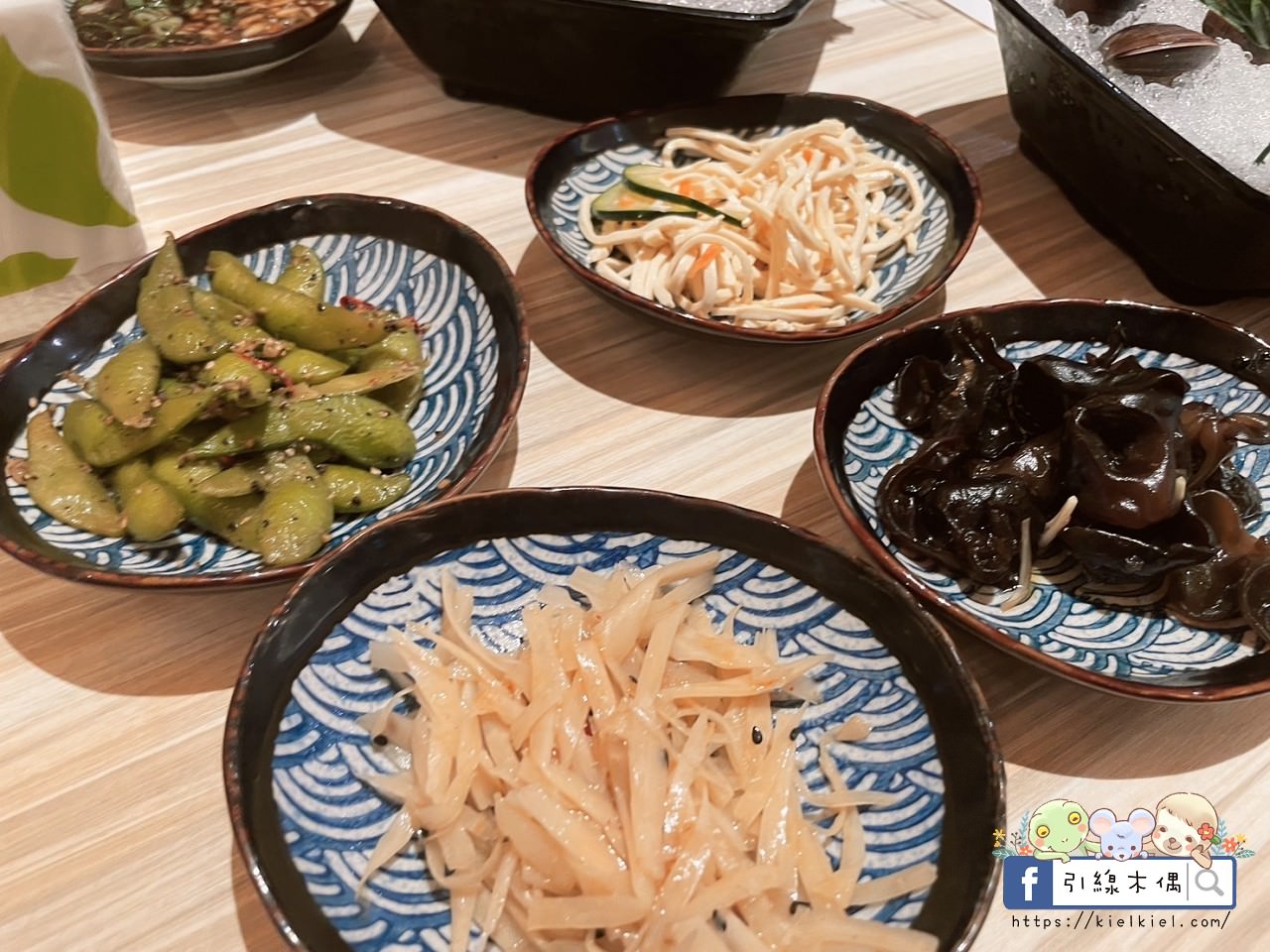 【嘉義美食】橘子火鍋嘉義店-麻辣到你心坎,濃郁牛奶鴛鴦纏,任何湯底不加價,自助吧吃到飽,飲料小菜冰淇淋甜點多,寬敞空間與包廂。南部最強麻辣火鍋。 - 第16張圖 【嘉義美食】橘子火鍋嘉義店-麻辣到你心坎,濃郁牛奶鴛鴦纏,任何湯底不加價,自助吧吃到飽,飲料小菜冰淇淋甜點多,寬敞空間與包廂。南部最強麻辣火鍋。