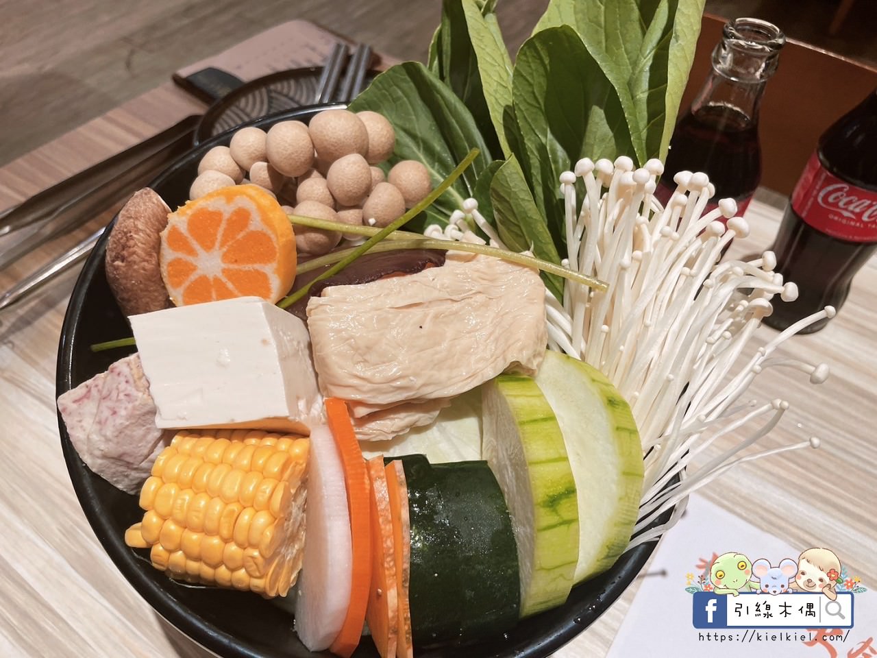 【嘉義美食】橘子火鍋嘉義店-麻辣到你心坎,濃郁牛奶鴛鴦纏,任何湯底不加價,自助吧吃到飽,飲料小菜冰淇淋甜點多,寬敞空間與包廂。南部最強麻辣火鍋。 - 第41張圖 【嘉義美食】橘子火鍋嘉義店-麻辣到你心坎,濃郁牛奶鴛鴦纏,任何湯底不加價,自助吧吃到飽,飲料小菜冰淇淋甜點多,寬敞空間與包廂。南部最強麻辣火鍋。