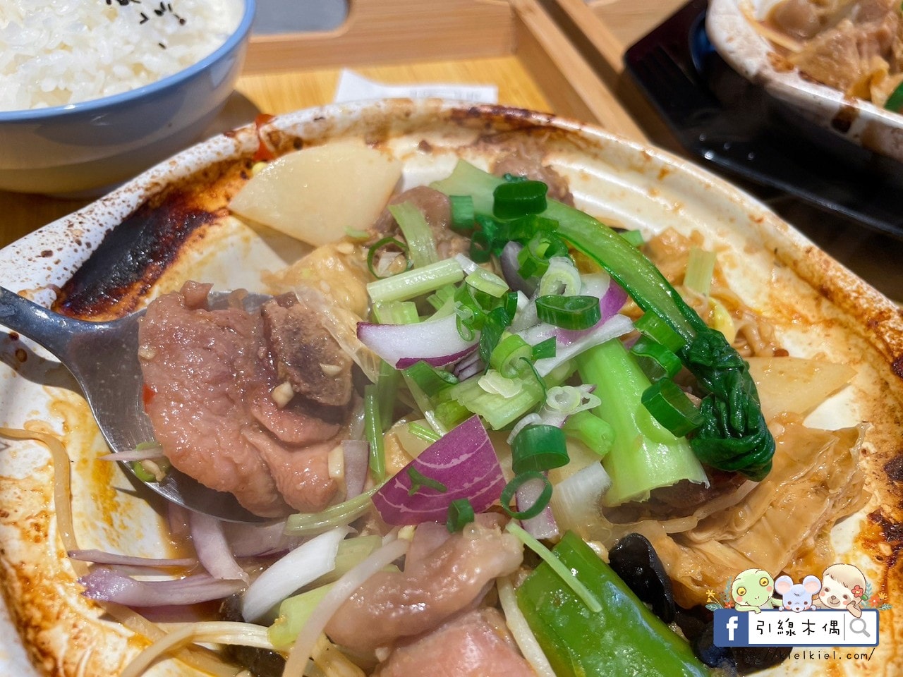 【嘉義美食】小卒砂鍋雞米飯嘉義民生店-白飯殺手，重口味的嗆辣香。