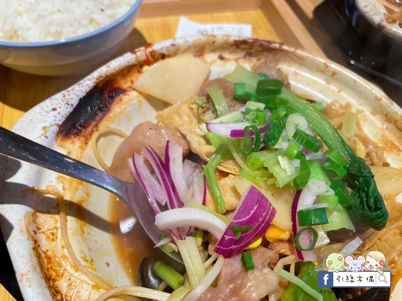 【嘉義美食】小卒砂鍋雞米飯嘉義民生店-白飯殺手，重口味的嗆辣香。