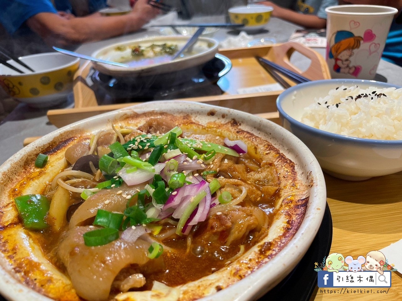 【嘉義美食】小卒砂鍋雞米飯嘉義民生店-白飯殺手，重口味的嗆辣香。