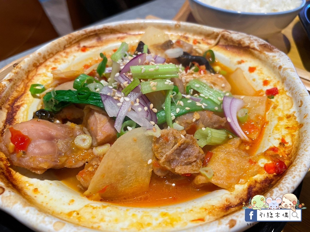 【嘉義美食】小卒砂鍋雞米飯嘉義民生店-白飯殺手，重口味的嗆辣香。
