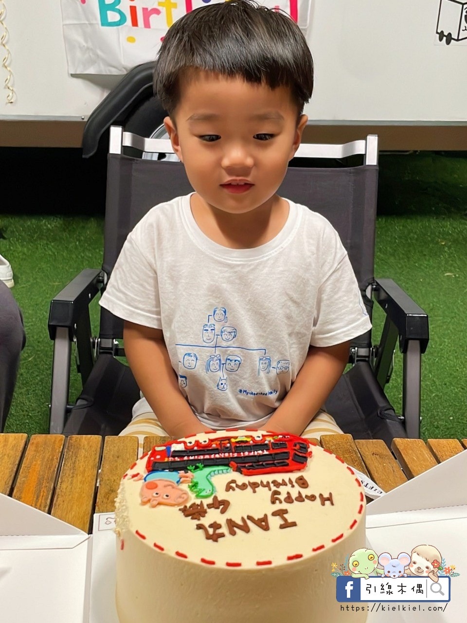 【苗栗美食】咔歐里甜室-客製化蛋糕也太美，少年的夢與佩佩豬一起搭乘雙層巴士飛翔吧！