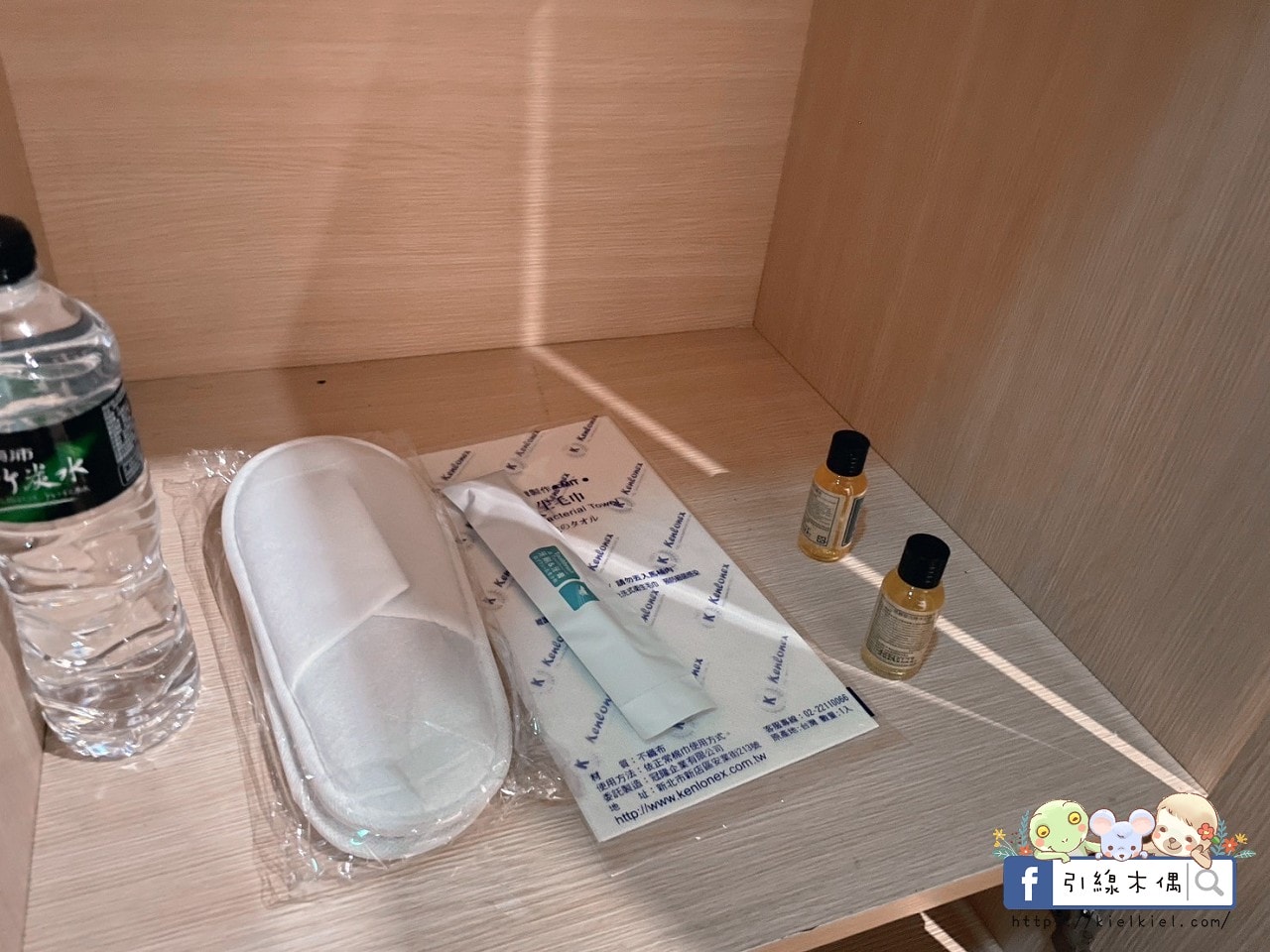 【台中住宿】沐品居太空旅棧  -這顆膠囊很厲害，五百有找超佛價，從台中車站2分鐘直達太空，融合太空美學與背包客浪漫新誕生。