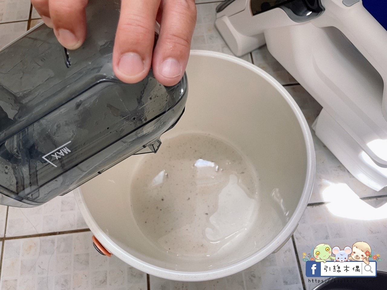 【開箱好物】清潔神器出動!Haier 海爾白小利H2的清潔魔法時間,爸媽的日常救星!汽座、娃娃車全面開戰KO意外,帶你輕鬆擊退髒污! - 第20張圖 【開箱好物】清潔神器出動!Haier 海爾白小利H2的清潔魔法時間,爸媽的日常救星!汽座、娃娃車全面開戰KO意外,帶你輕鬆擊退髒污!