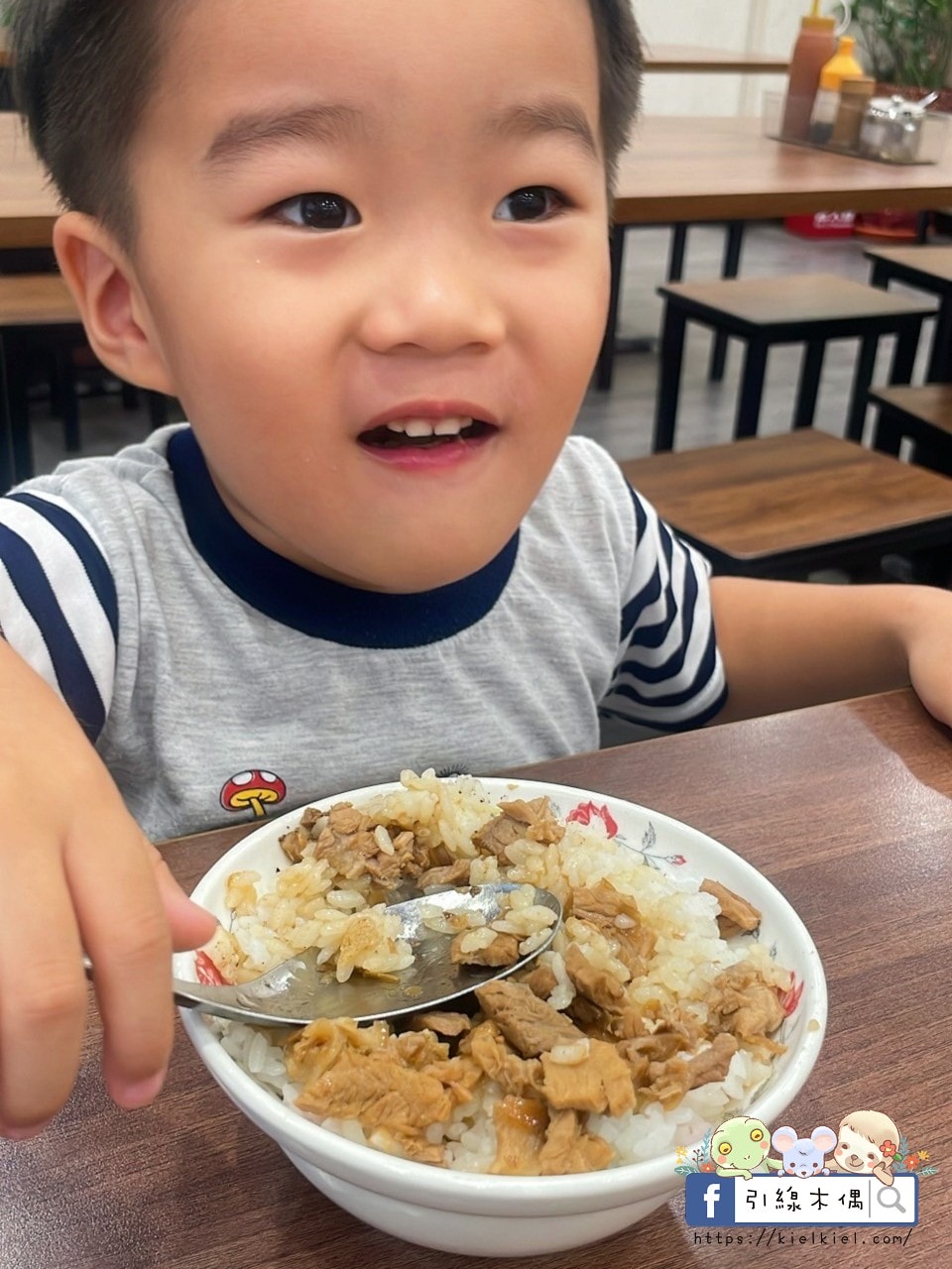 嘉義必吃老字號小吃|阿岸米糕阿彰的店:傳承三代50年的經典飄香,鹹米糕、土魠魚羹一次滿足。阿岸米糕民生北路 - 第21張圖 嘉義必吃老字號小吃|阿岸米糕阿彰的店:傳承三代50年的經典飄香,鹹米糕、土魠魚羹一次滿足。阿岸米糕民生北路