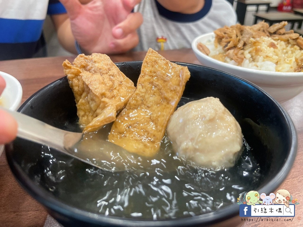 嘉義必吃老字號小吃|阿岸米糕阿彰的店:傳承三代50年的經典飄香,鹹米糕、土魠魚羹一次滿足。阿岸米糕民生北路 - 第29張圖 嘉義必吃老字號小吃|阿岸米糕阿彰的店:傳承三代50年的經典飄香,鹹米糕、土魠魚羹一次滿足。阿岸米糕民生北路