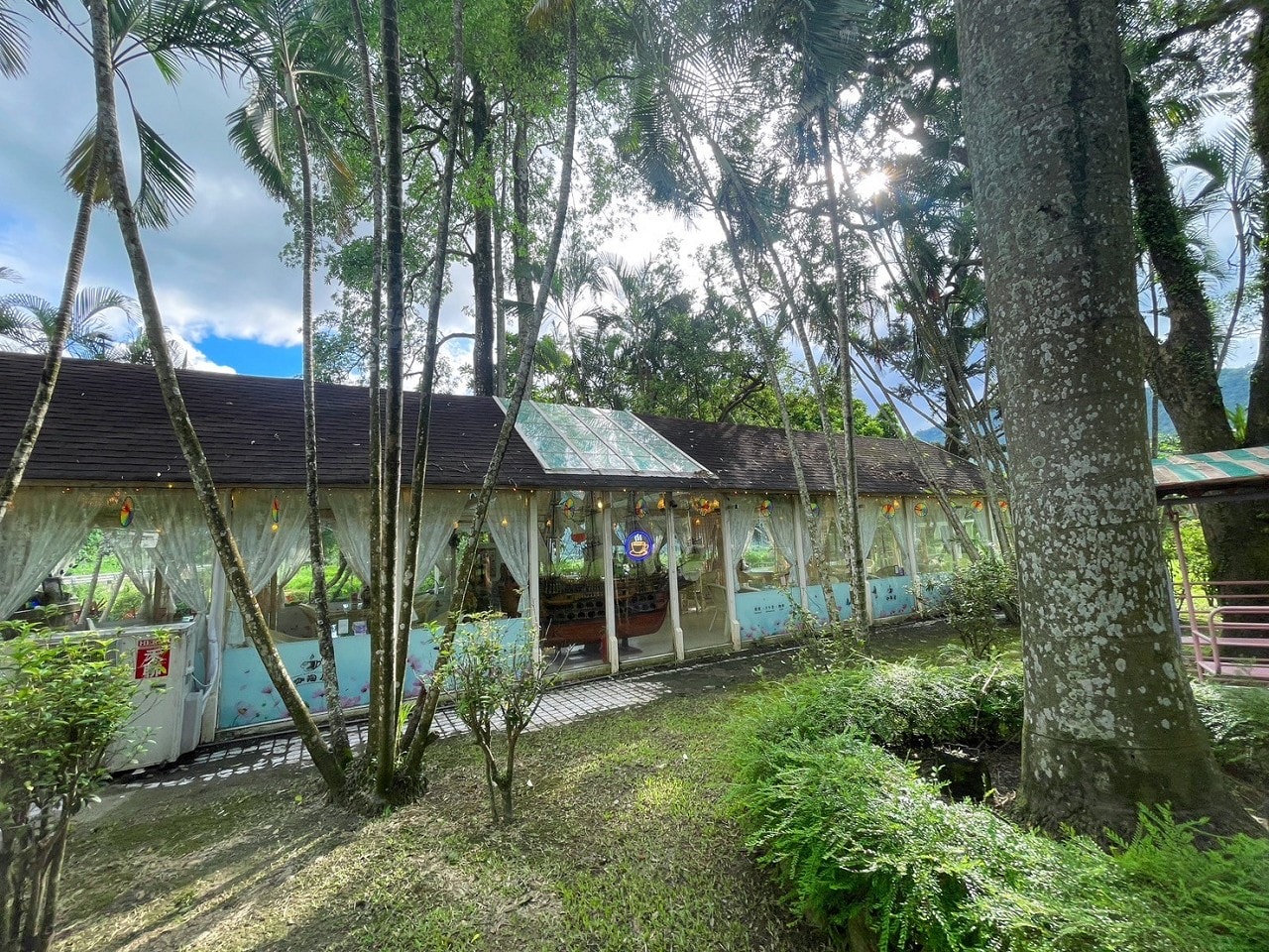 假日玩翻高雄!在自然中緩步,超值一泊二食!《扇平山莊》遠眺十八羅漢山,歐風木屋、兒童樂園、大人小孩都愛的高雄秘境!靜享遠山與時光流動的溫柔。 - 第46張圖 假日玩翻高雄!在自然中緩步,超值一泊二食!《扇平山莊》遠眺十八羅漢山,歐風木屋、兒童樂園、大人小孩都愛的高雄秘境!靜享遠山與時光流動的溫柔。