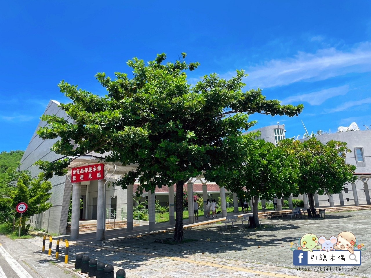 【恆春住宿】十二星座庭園渡假會館-尋覓屬於你的命定星座居所，南國慢活心靈綠洲，純白別墅、船型戲水池與燒烤區浪漫燈光，有客廳、浴缸的超大房間，盡享獨特渡假風情！近後壁湖、白沙灣。2024