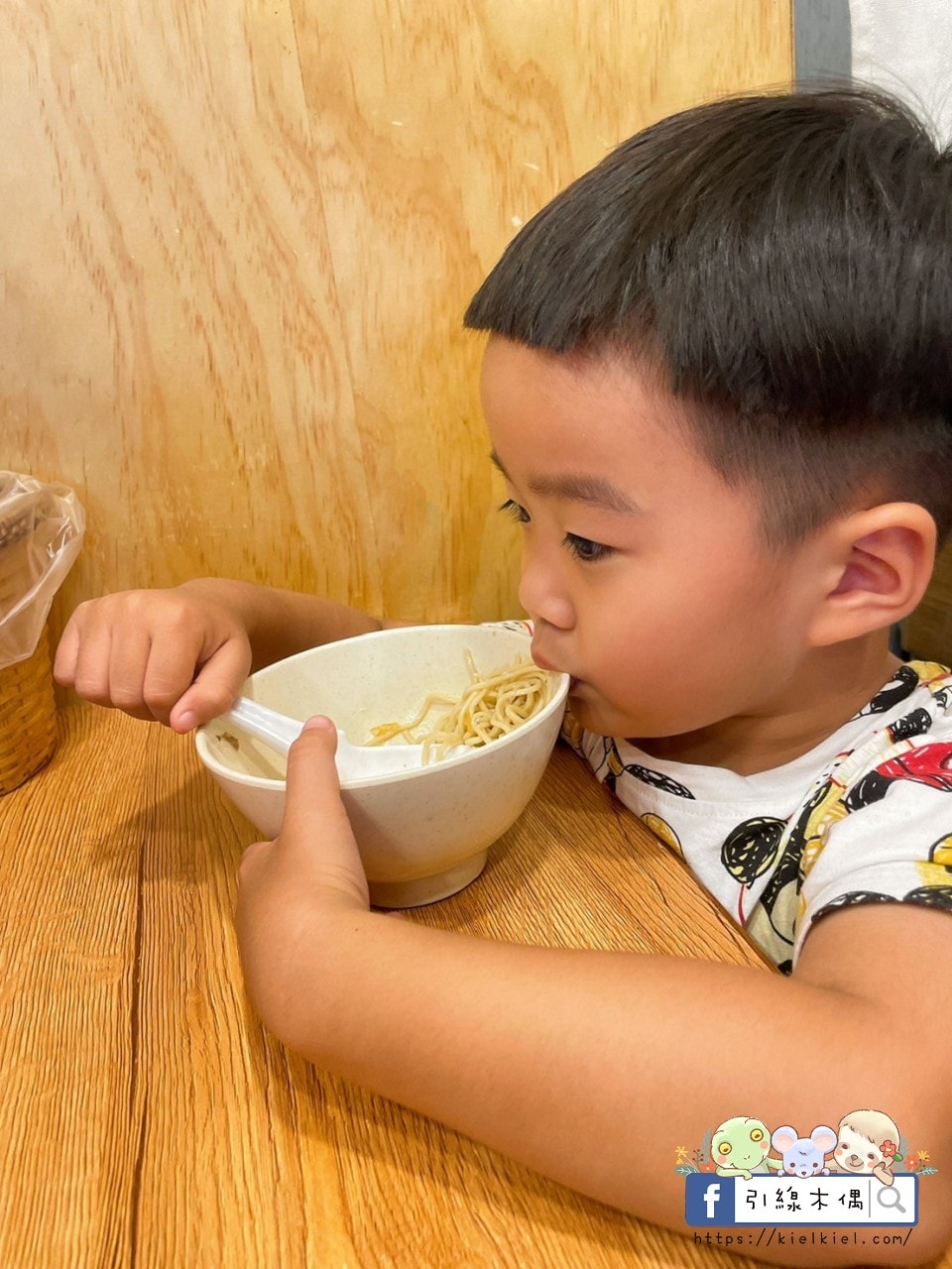 嘉義巷口的秘密：美食新指標！《將屋拉麵》的爆濃「泡系雞白湯」，舒肥叉燒與奶蓋湯頭的完美碰撞！