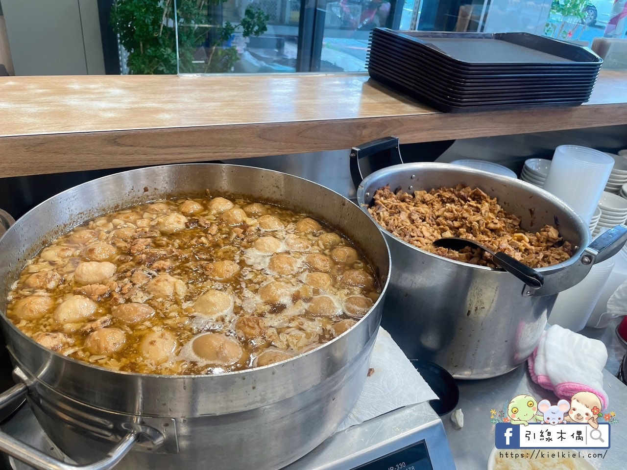 嘉義必吃老字號小吃|阿岸米糕阿彰的店:傳承三代50年的經典飄香,鹹米糕、土魠魚羹一次滿足。阿岸米糕民生北路 - 第15張圖 嘉義必吃老字號小吃|阿岸米糕阿彰的店:傳承三代50年的經典飄香,鹹米糕、土魠魚羹一次滿足。阿岸米糕民生北路