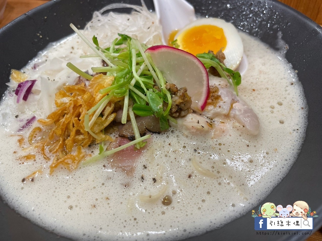 嘉義巷口的秘密：美食新指標！《將屋拉麵》的爆濃「泡系雞白湯」，舒肥叉燒與奶蓋湯頭的完美碰撞！