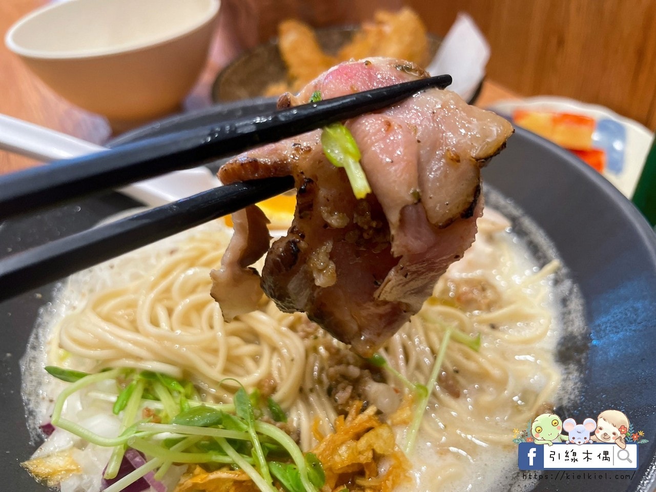 嘉義巷口的秘密：美食新指標！《將屋拉麵》的爆濃「泡系雞白湯」，舒肥叉燒與奶蓋湯頭的完美碰撞！