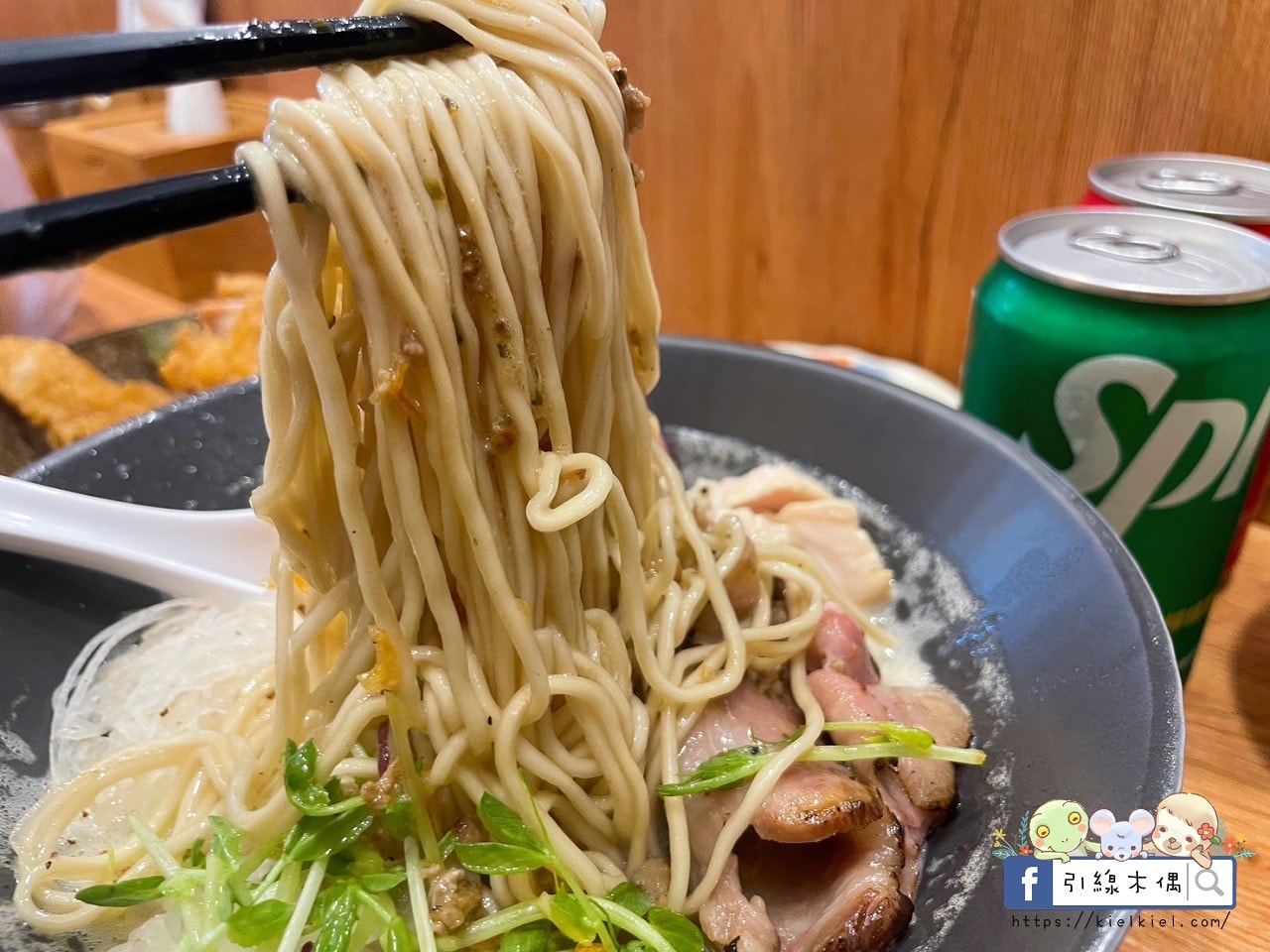 嘉義巷口的秘密：美食新指標！《將屋拉麵》的爆濃「泡系雞白湯」，舒肥叉燒與奶蓋湯頭的完美碰撞！