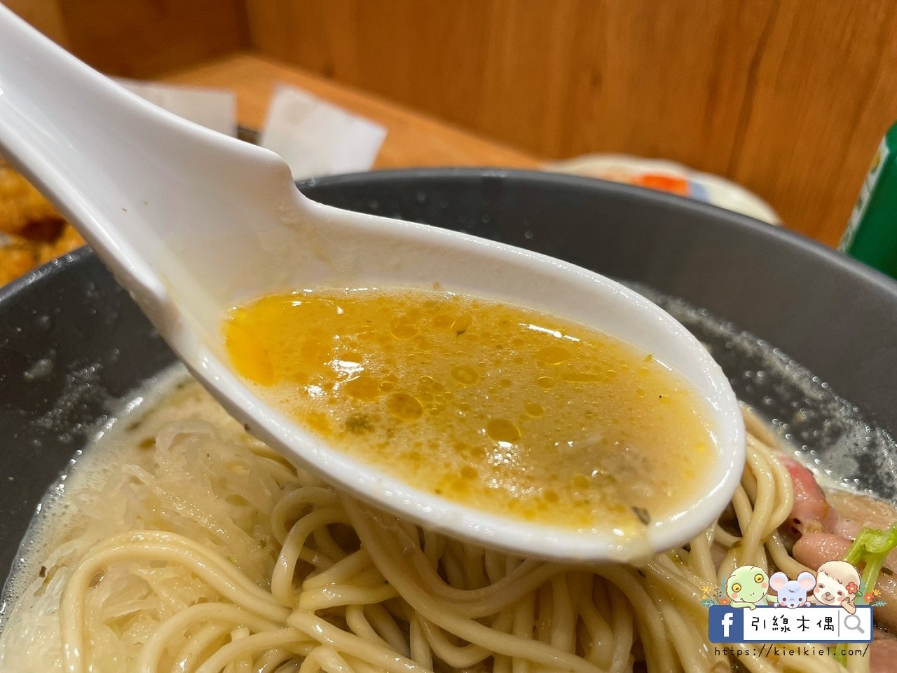 嘉義巷口的秘密：美食新指標！《將屋拉麵》的爆濃「泡系雞白湯」，舒肥叉燒與奶蓋湯頭的完美碰撞！