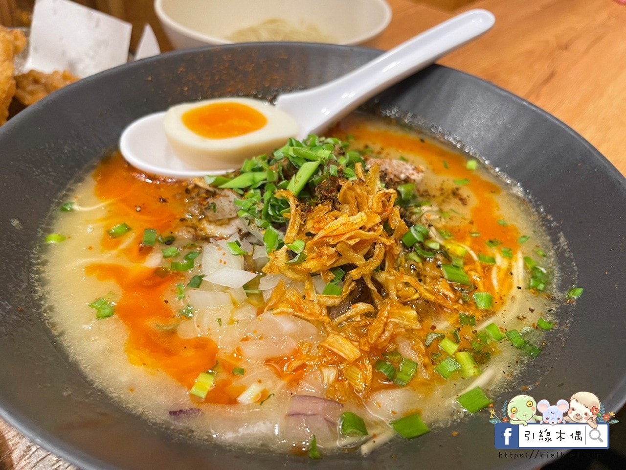 嘉義巷口的秘密：美食新指標！《將屋拉麵》的爆濃「泡系雞白湯」，舒肥叉燒與奶蓋湯頭的完美碰撞！