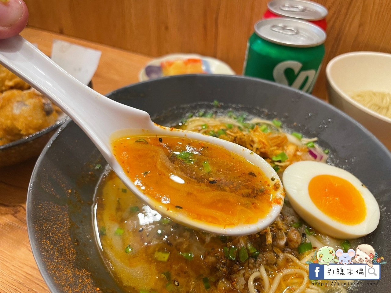 嘉義巷口的秘密：美食新指標！《將屋拉麵》的爆濃「泡系雞白湯」，舒肥叉燒與奶蓋湯頭的完美碰撞！