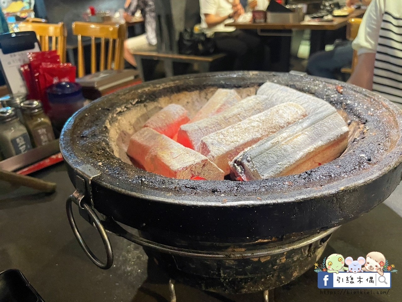 炭火燒肉 X 恐龍冒險！小小兵滿額就送！田季發爺台南中華店，無限暢食燒肉派對等你來！