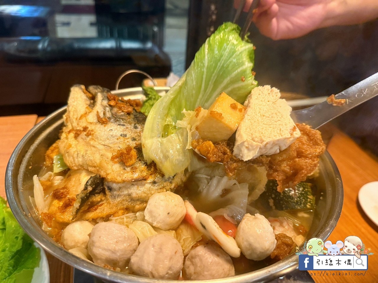 「一泊二食竟然這麼澎湃？」《墾丁富麗敦飯店》專案雙人房不到3000元，兒童遊戲室、泳池＋BBQ +KTV，砂鍋魚頭大餐+早餐自助吧，輕鬆玩滿兩天一夜、一次滿足孩子和爸媽！