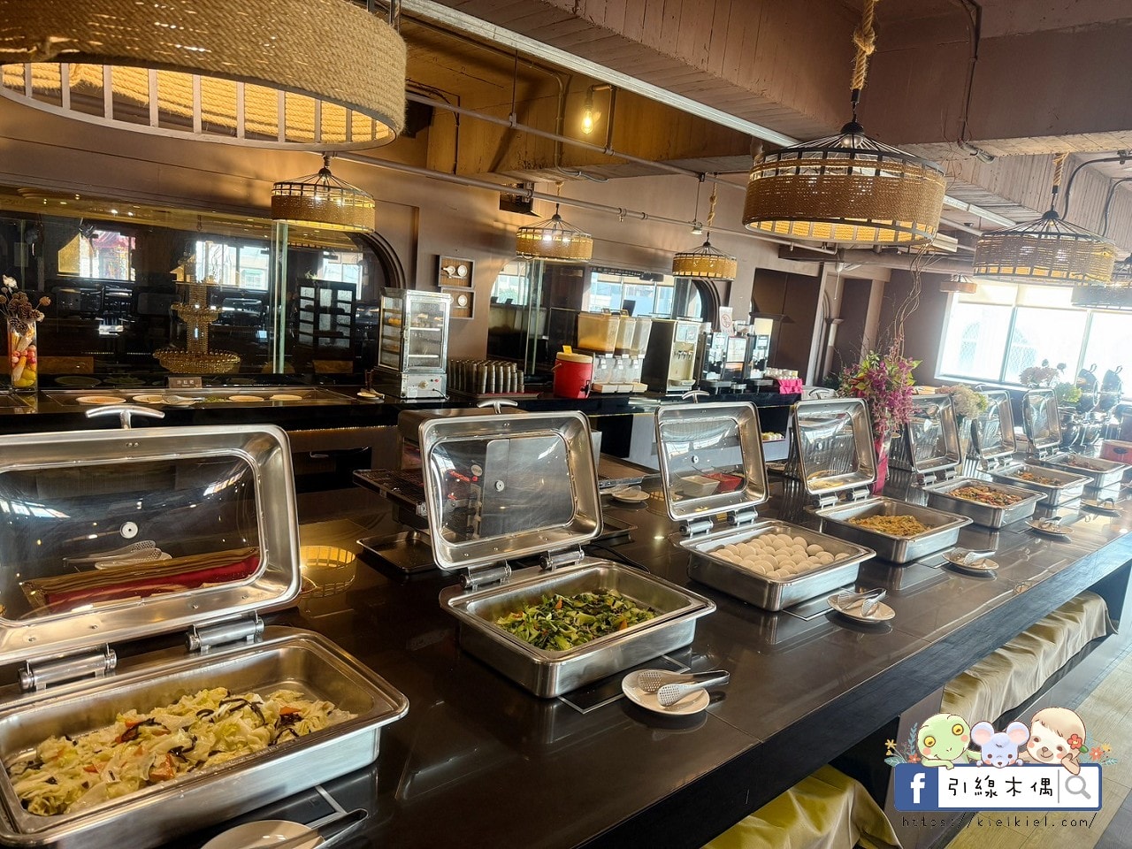 「一泊二食竟然這麼澎湃？」《墾丁富麗敦飯店》專案雙人房不到3000元，兒童遊戲室、泳池＋BBQ +KTV，砂鍋魚頭大餐+早餐自助吧，輕鬆玩滿兩天一夜、一次滿足孩子和爸媽！