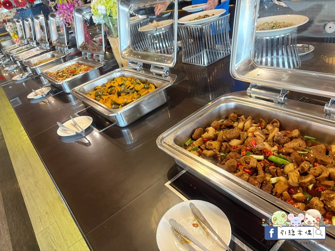 「一泊二食竟然這麼澎湃？」《墾丁富麗敦飯店》專案雙人房不到3000元，兒童遊戲室、泳池＋BBQ +KTV，砂鍋魚頭大餐+早餐自助吧，輕鬆玩滿兩天一夜、一次滿足孩子和爸媽！