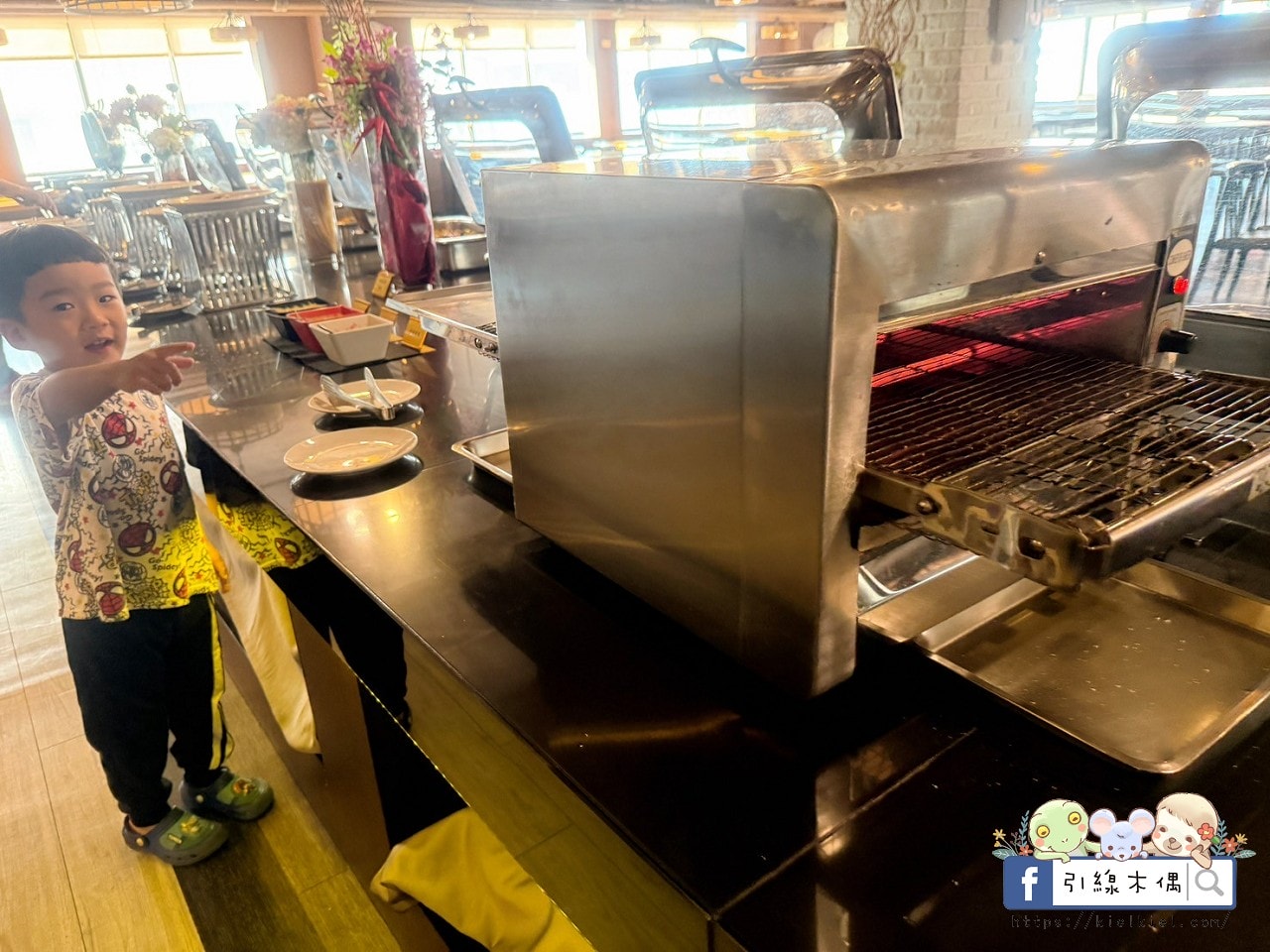 「一泊二食竟然這麼澎湃？」《墾丁富麗敦飯店》專案雙人房不到3000元，兒童遊戲室、泳池＋BBQ +KTV，砂鍋魚頭大餐+早餐自助吧，輕鬆玩滿兩天一夜、一次滿足孩子和爸媽！