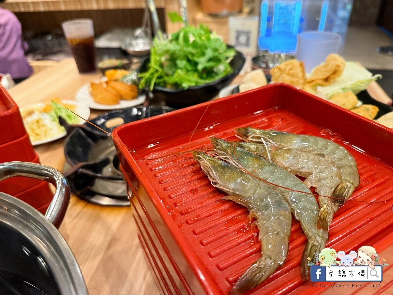 嘉義火鍋天花板？《尊皇嚮鍋》四星飯店吃到飽，最低價不用400元！和牛海鮮吃到飽&浮誇自助吧開吃攻略，頂級肉品、日式壽司還有冰滴咖啡無限供應。