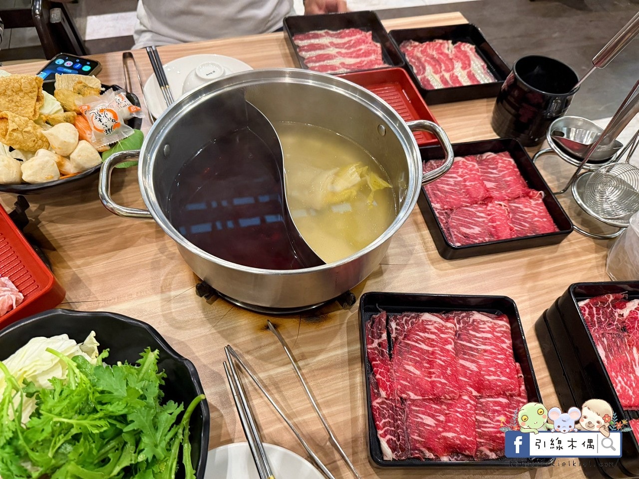 嘉義火鍋天花板？《尊皇嚮鍋》四星飯店吃到飽，最低價不用400元！和牛海鮮吃到飽&浮誇自助吧開吃攻略，頂級肉品、日式壽司還有冰滴咖啡無限供應。