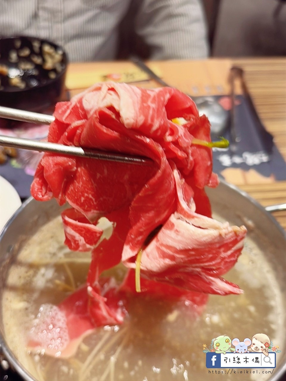 嘉義火鍋推薦|《火鍋世家嘉義尊爵店》6大亮點!280元起有什麼?內行人告訴你!還有優惠活動一次看~蔬菜飲料冰品無限吃喝,肉量驚人! - 第41張圖 嘉義火鍋推薦|《火鍋世家嘉義尊爵店》6大亮點!280元起有什麼?內行人告訴你!還有優惠活動一次看~蔬菜飲料冰品無限吃喝,肉量驚人!