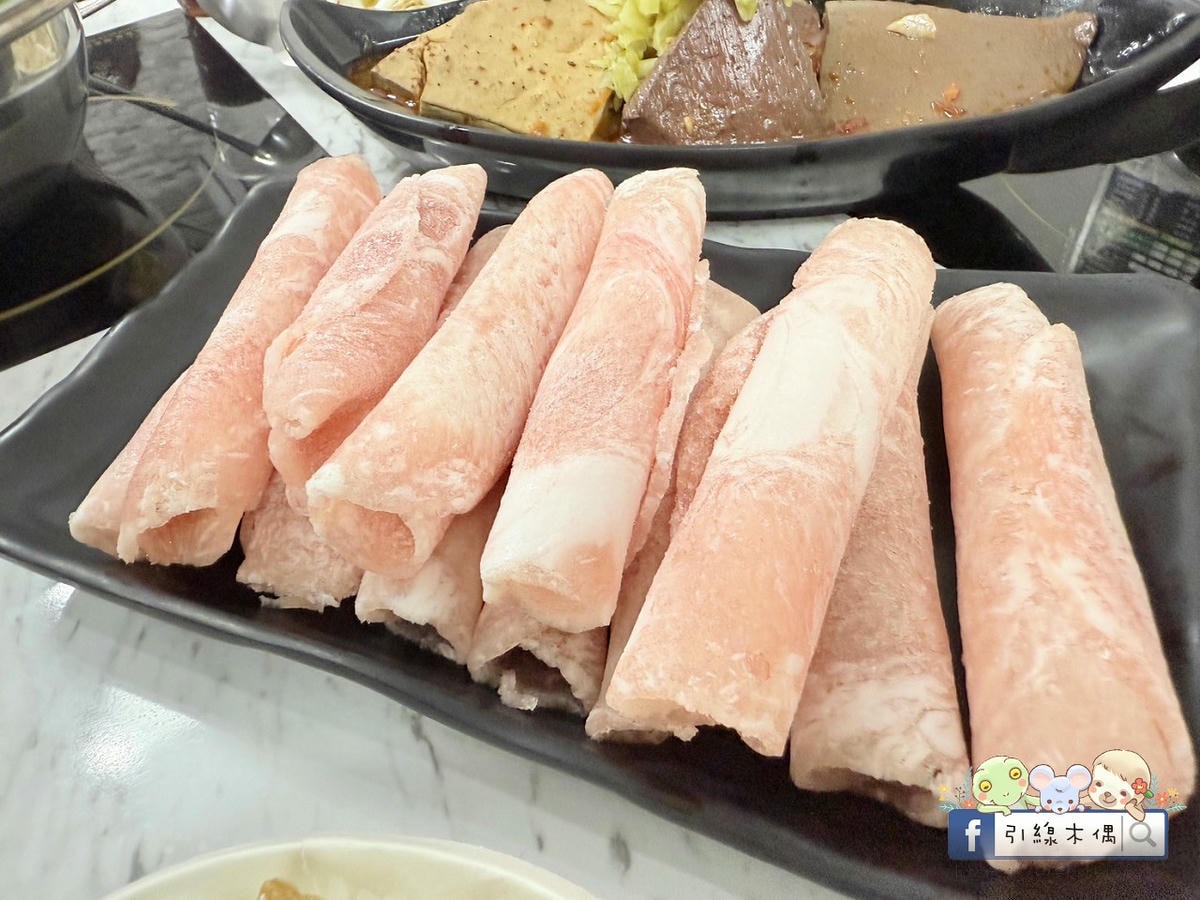 百元平價鍋物怎麼挑?《逸小鍋嘉義仁愛店》的5個驚喜你知道嗎?自助吧有汽水咖啡冰淇淋還有拌飯跟蔬菜任意夾!? - 第32張圖 百元平價鍋物怎麼挑?《逸小鍋嘉義仁愛店》的5個驚喜你知道嗎?自助吧有汽水咖啡冰淇淋還有拌飯跟蔬菜任意夾!?