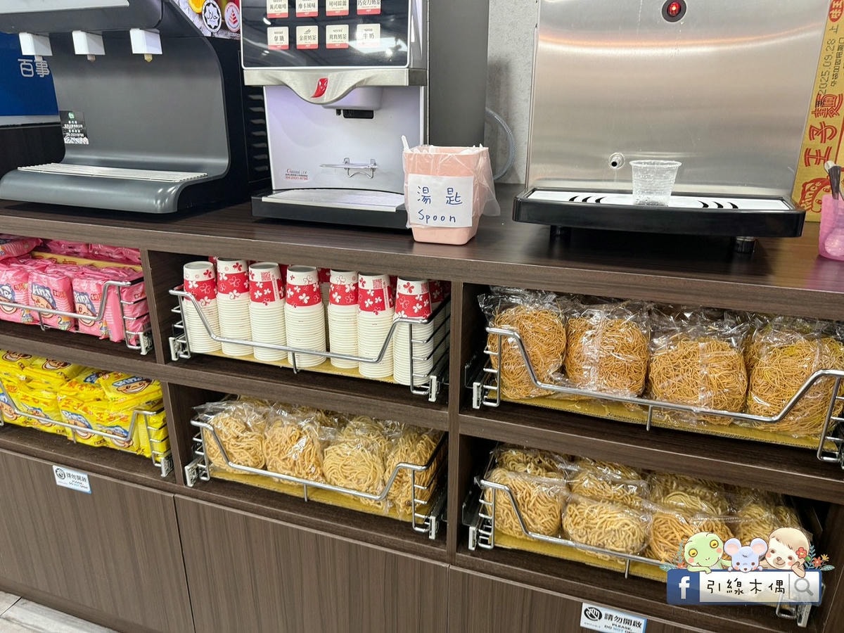 百元平價鍋物怎麼挑?《逸小鍋嘉義仁愛店》的5個驚喜你知道嗎?自助吧有汽水咖啡冰淇淋還有拌飯跟蔬菜任意夾!? - 第8張圖 百元平價鍋物怎麼挑?《逸小鍋嘉義仁愛店》的5個驚喜你知道嗎?自助吧有汽水咖啡冰淇淋還有拌飯跟蔬菜任意夾!?