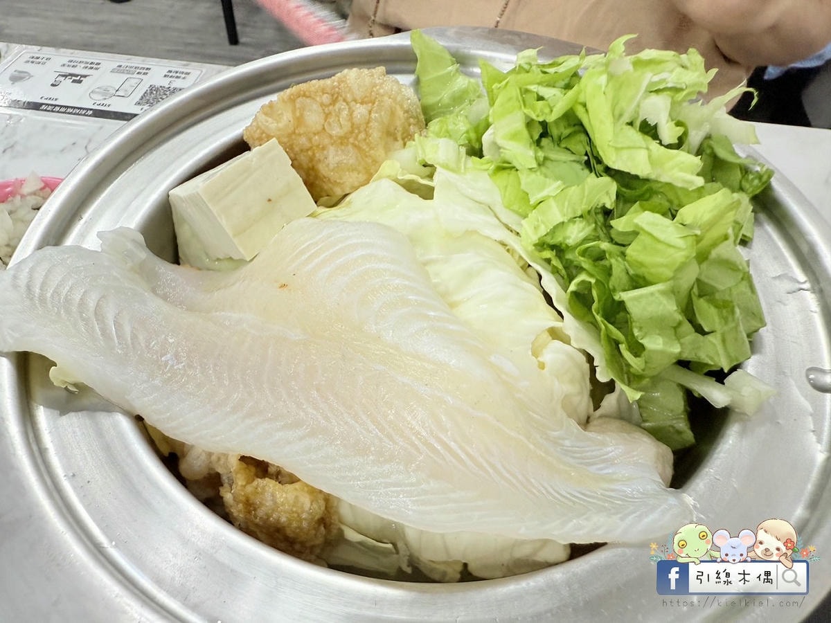 百元平價鍋物怎麼挑?《逸小鍋嘉義仁愛店》的5個驚喜你知道嗎?自助吧有汽水咖啡冰淇淋還有拌飯跟蔬菜任意夾!? - 第21張圖 百元平價鍋物怎麼挑?《逸小鍋嘉義仁愛店》的5個驚喜你知道嗎?自助吧有汽水咖啡冰淇淋還有拌飯跟蔬菜任意夾!?