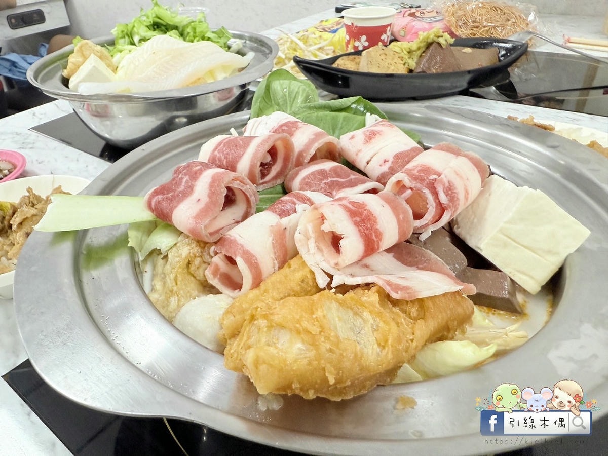 百元平價鍋物怎麼挑?《逸小鍋嘉義仁愛店》的5個驚喜你知道嗎?自助吧有汽水咖啡冰淇淋還有拌飯跟蔬菜任意夾!? - 第26張圖 百元平價鍋物怎麼挑?《逸小鍋嘉義仁愛店》的5個驚喜你知道嗎?自助吧有汽水咖啡冰淇淋還有拌飯跟蔬菜任意夾!?